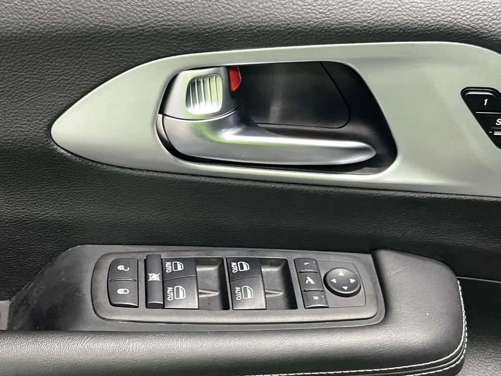 2025 Chrysler Pacifica Limited - Photo 16