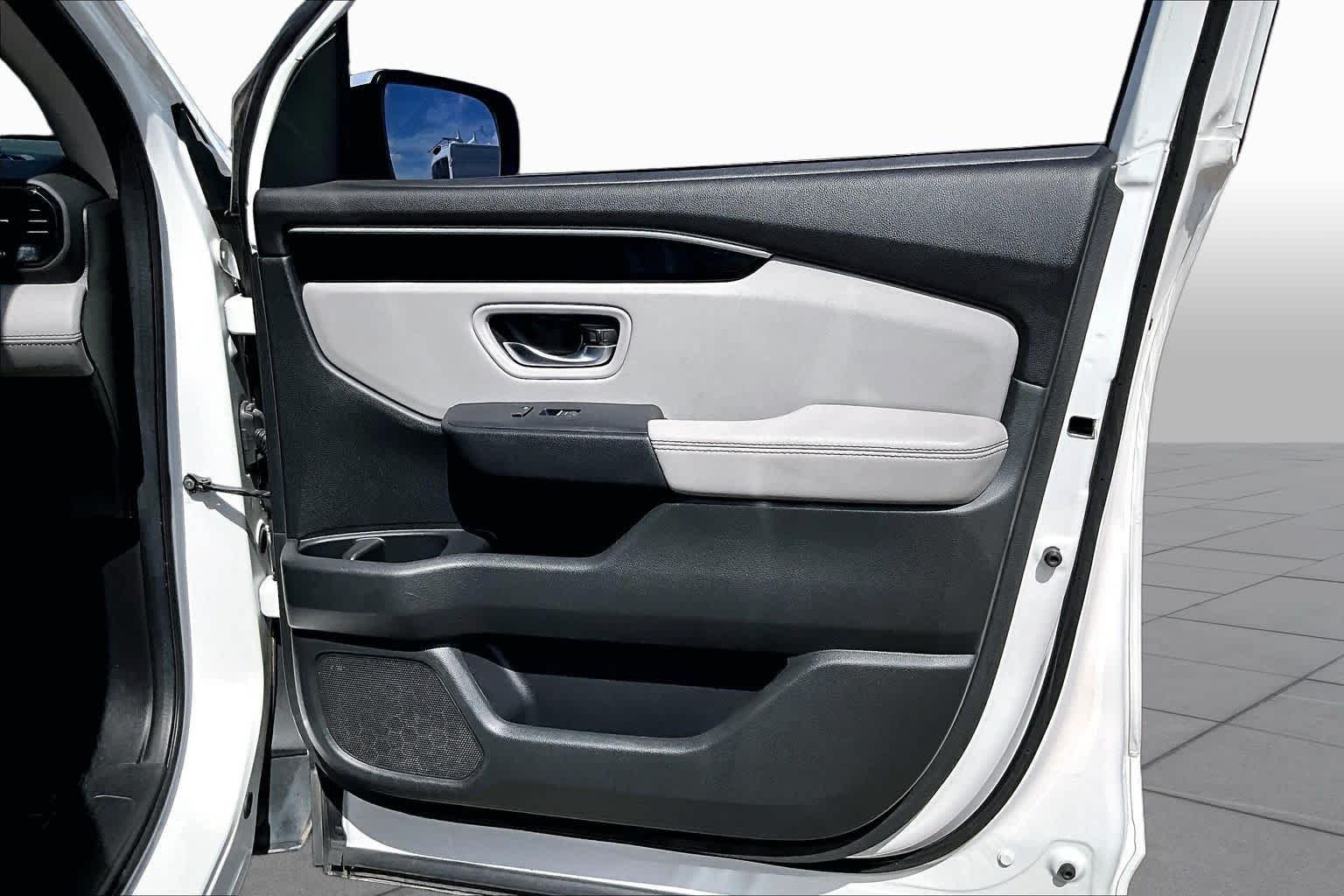 Used 2023 Platinum White Pearl Honda Touring image 23