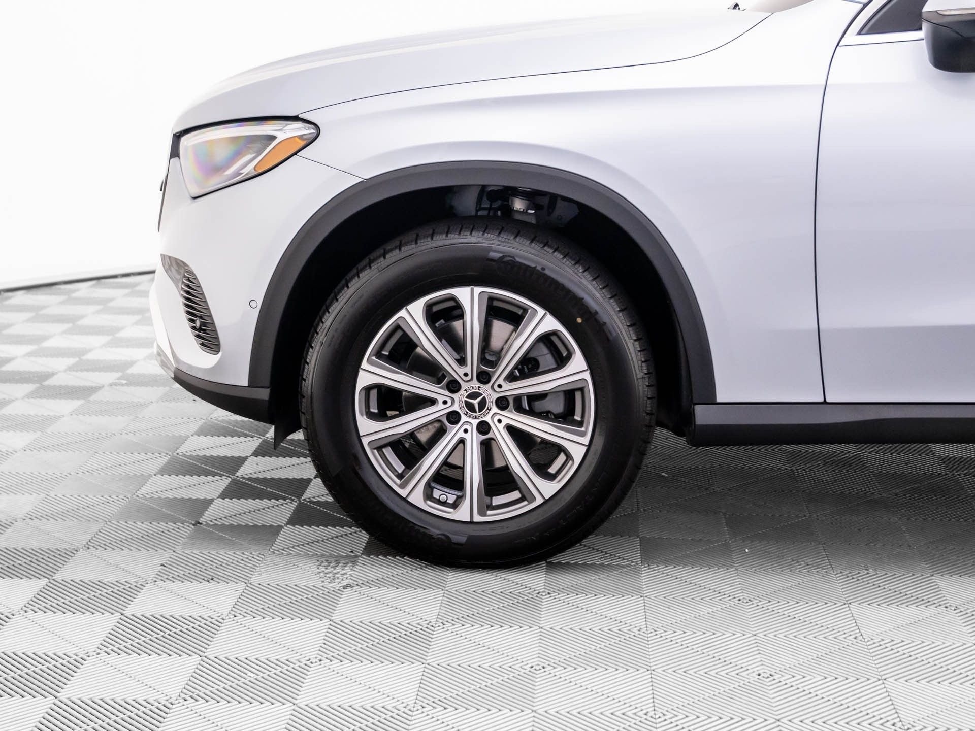 Used 2026 Silver Mercedes-Benz GLC 300 image 30