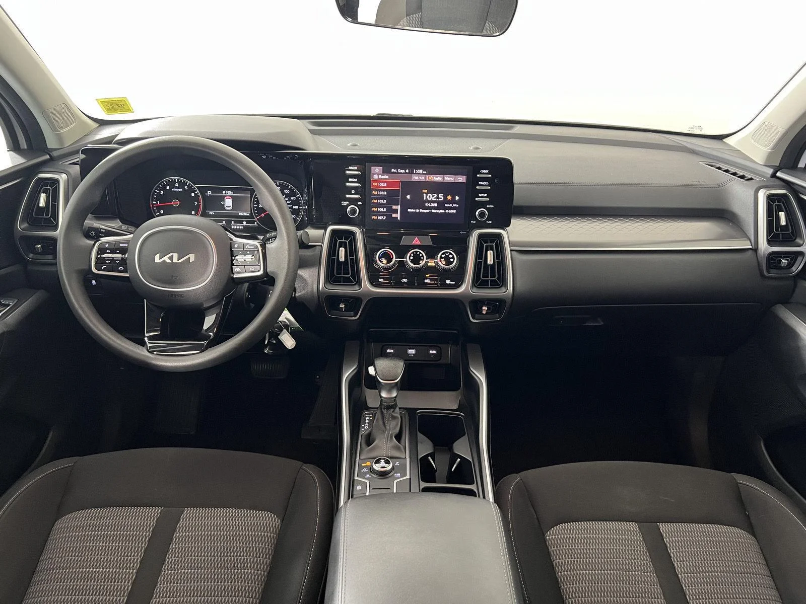 Used 2023 Glacial White Pearl Kia LX image 20