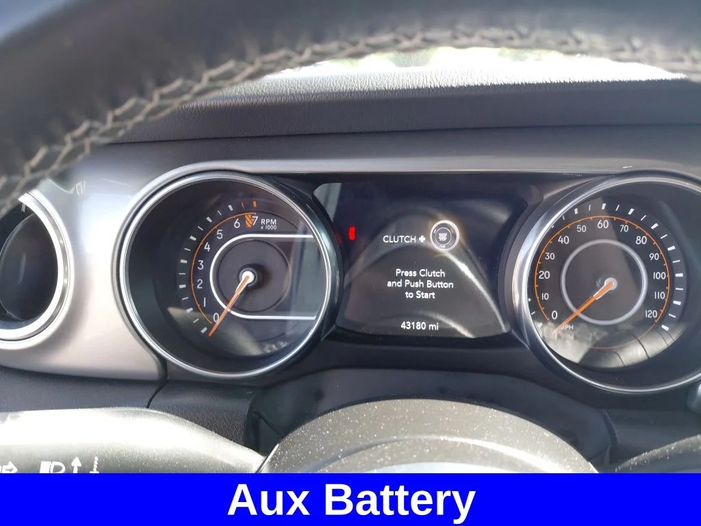 Used 2022 Silver Jeep Unlimited Sahara image 22
