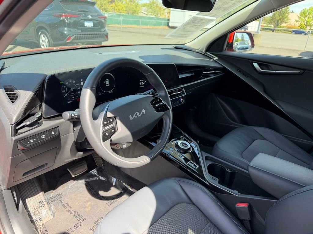 Used 2023 Fire Orange Kia Wind image 15