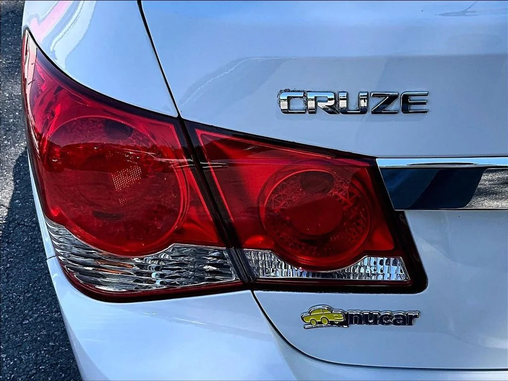 Used 2016 White Chevrolet LS image 27