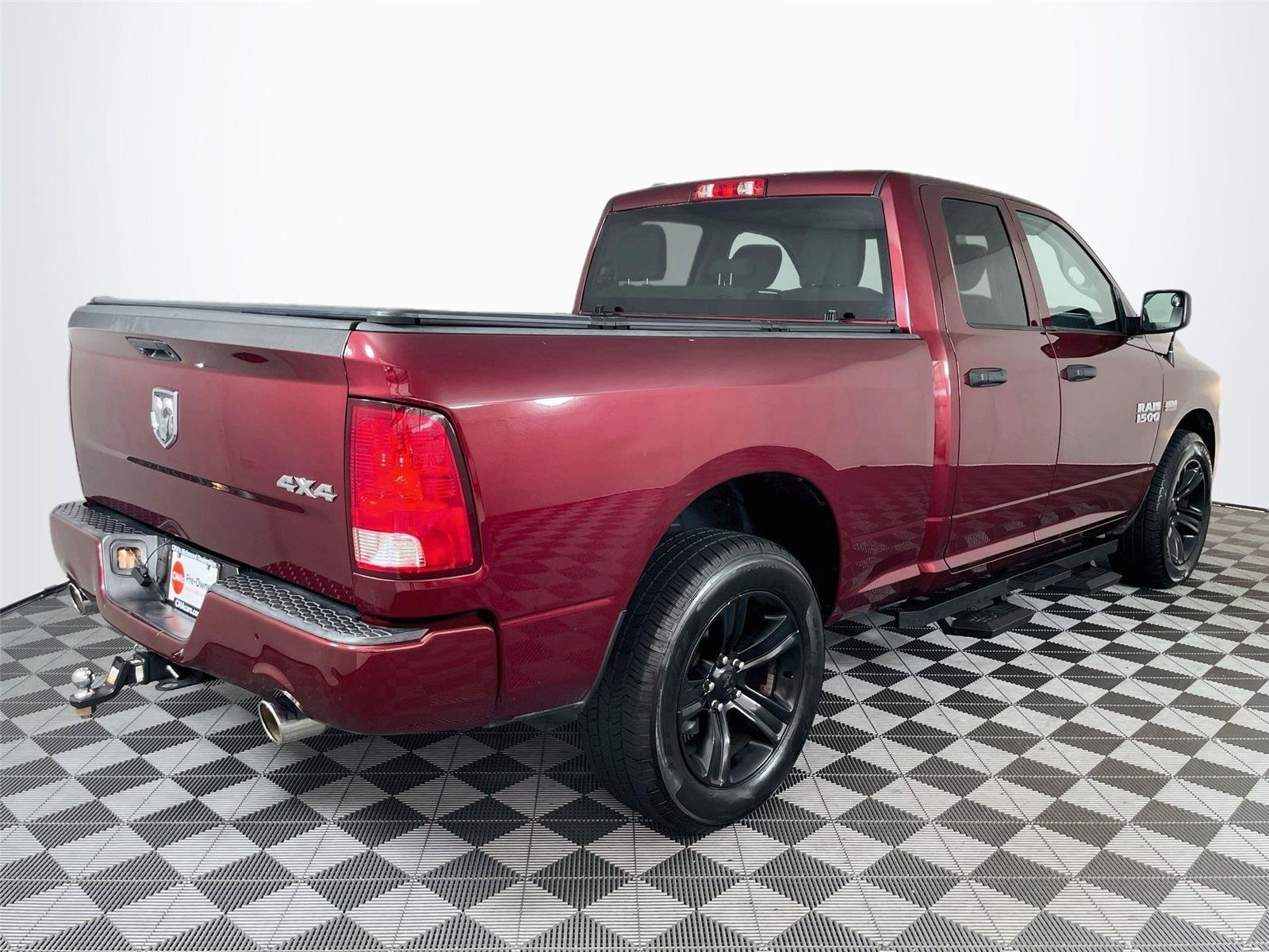 Used 2017 Delmonico Red Pearlcoat Ram Express image 9