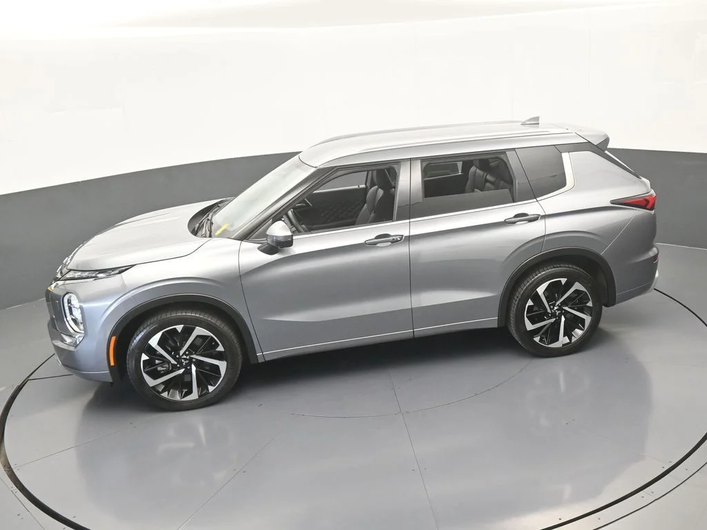 Used 2022 Silver Mitsubishi SEL image 52
