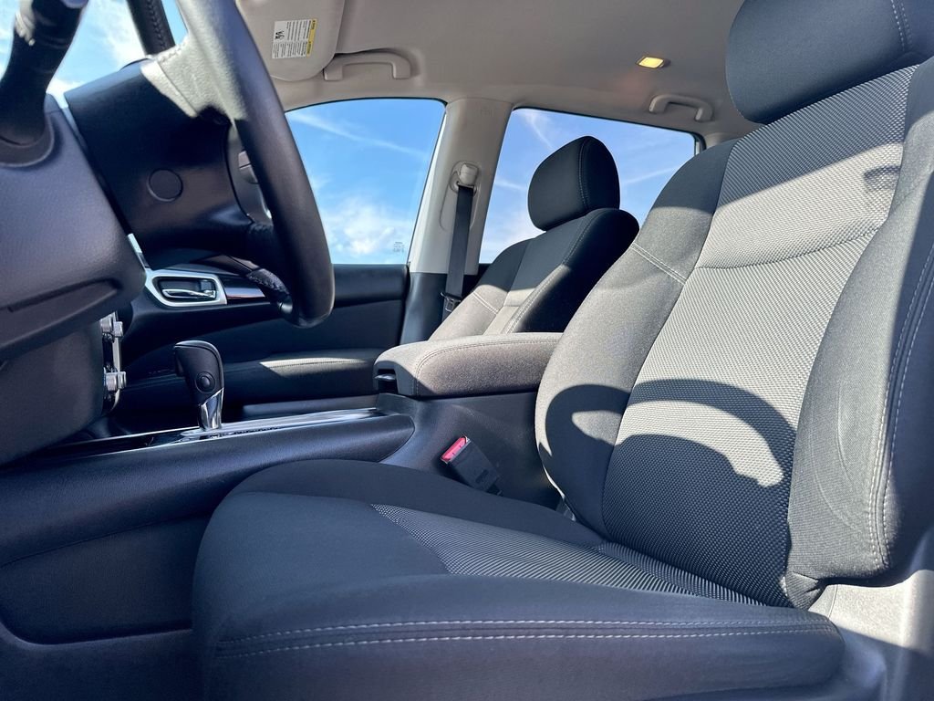 Used 2017 Silver Nissan SV image 8