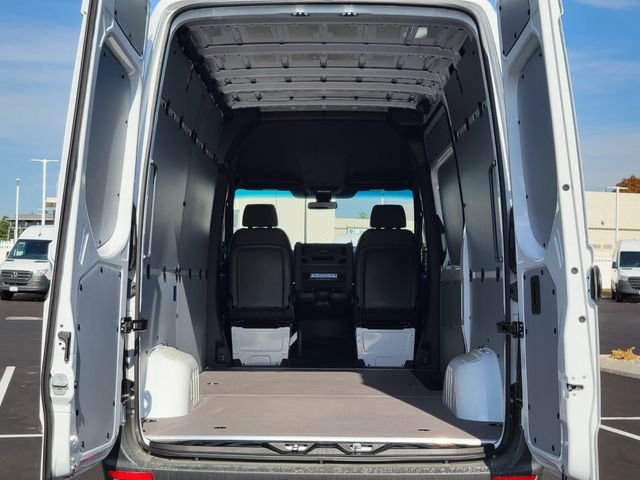 Used 2025 White Mercedes-Benz Cargo 144 WB image 12