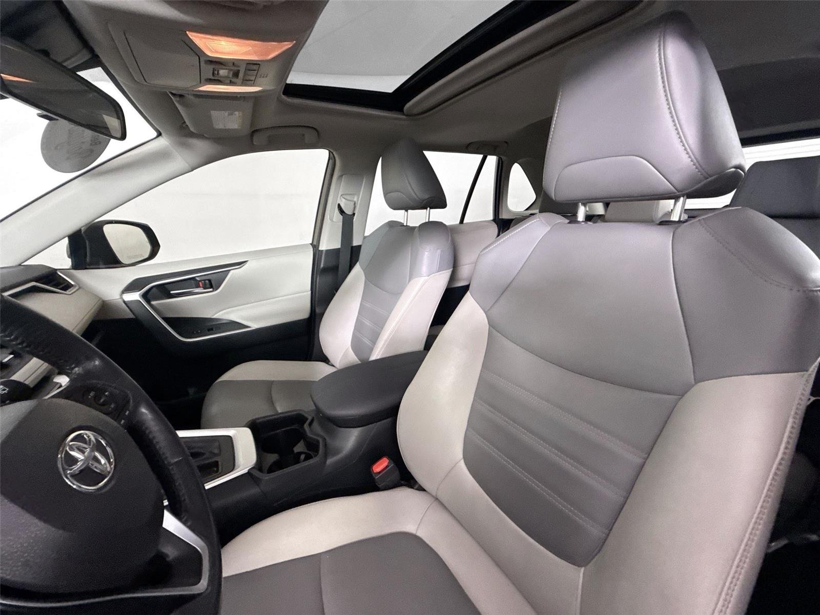 Used 2020 Magnetic Gray Metallic Toyota XLE Premium image 3