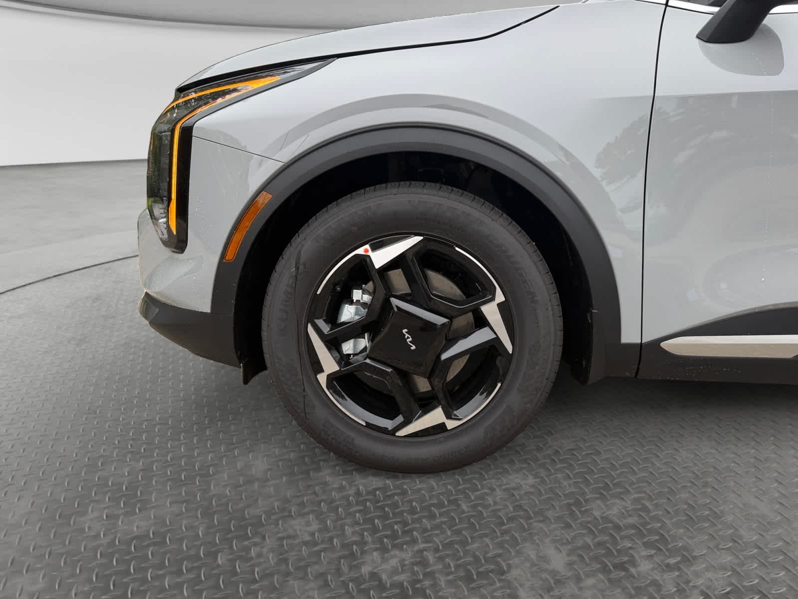New 2027 Wolf Gray Kia EX image 9