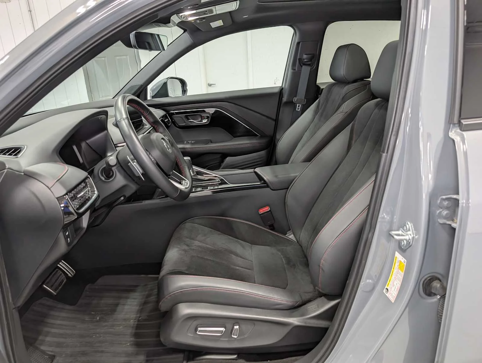 Used 2025 Urban Gray Pearl Acura w/A-Spec Package image 4