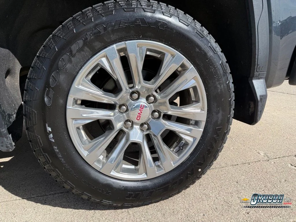 Used 2021 Green GMC Denali image 15