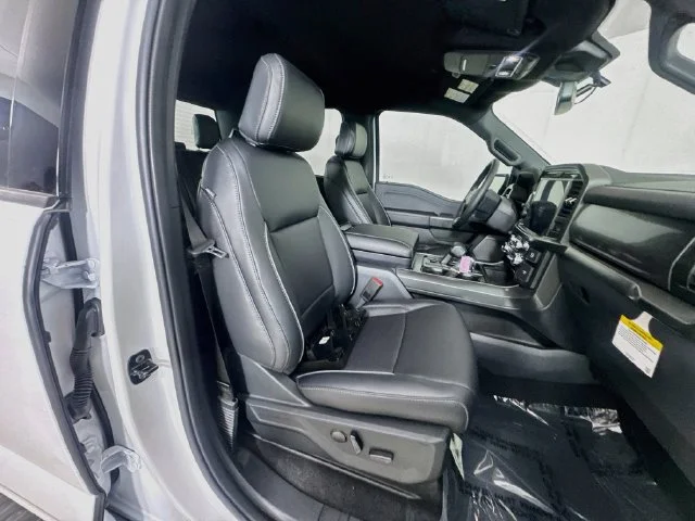 New 2026 Oxford White Ford Lariat image 28