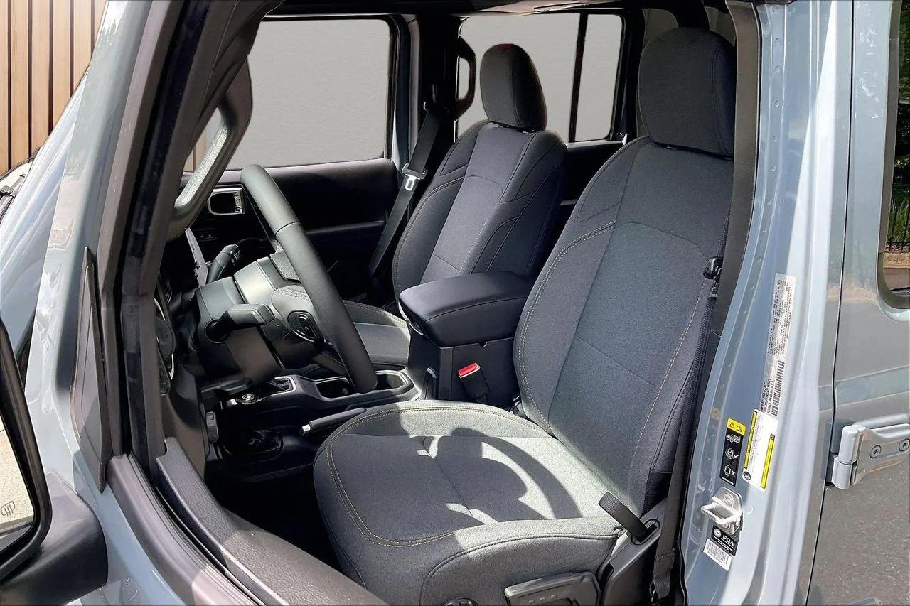 New 2026 Anvil Clear-Coat Exterior Paint Jeep Sport S image 17