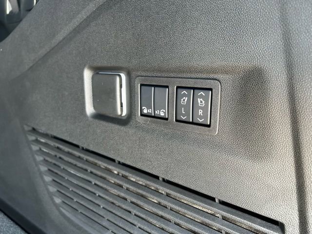 2025 GMC Yukon XL AT4 - Photo 9