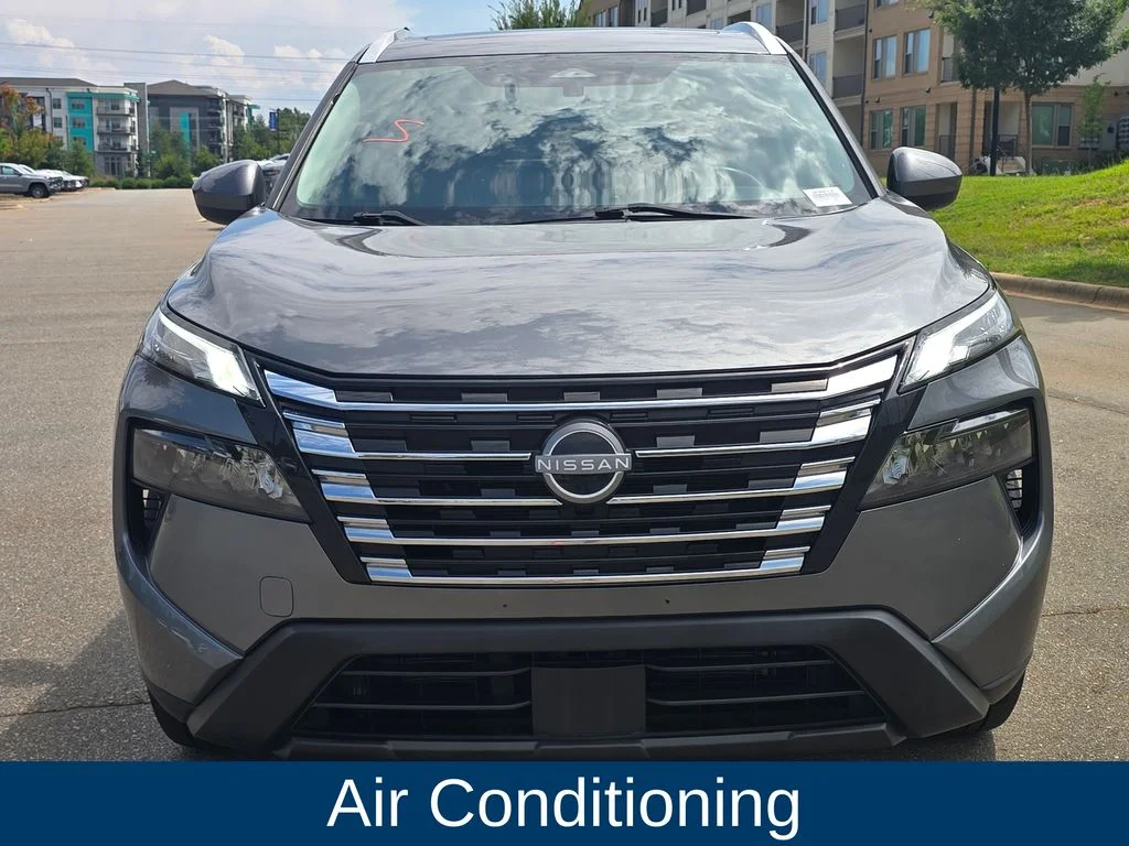Used 2024 Gray Nissan SV image 5