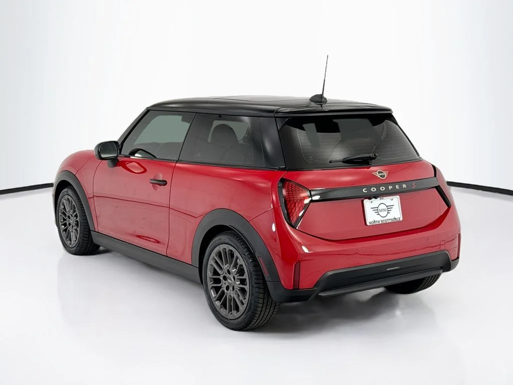 Certified Used 2025 Chili Red II MINI Signature image 10