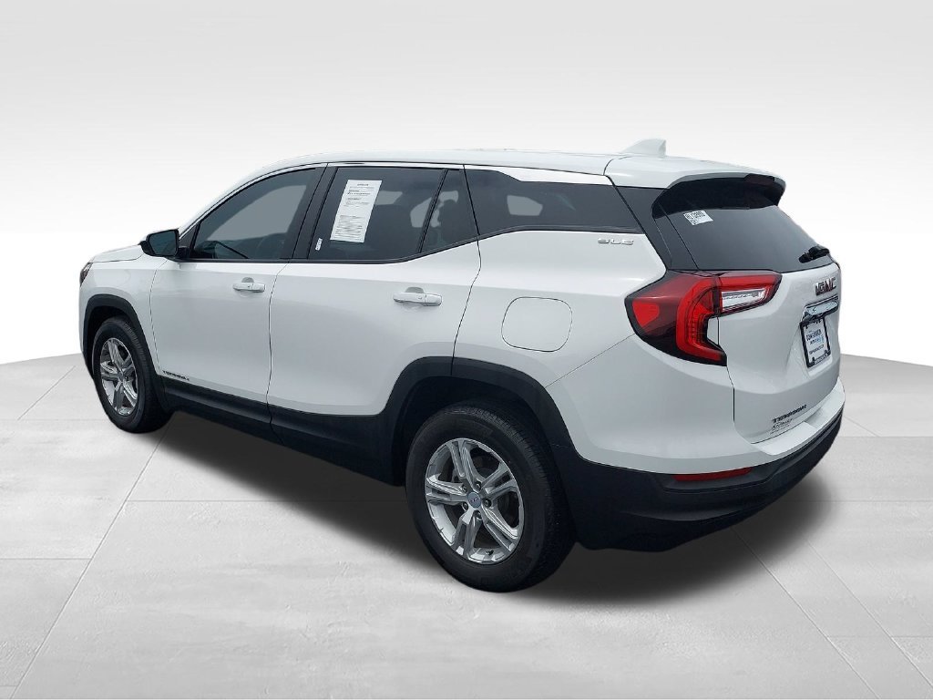 Used 2024 White GMC SLE image 3