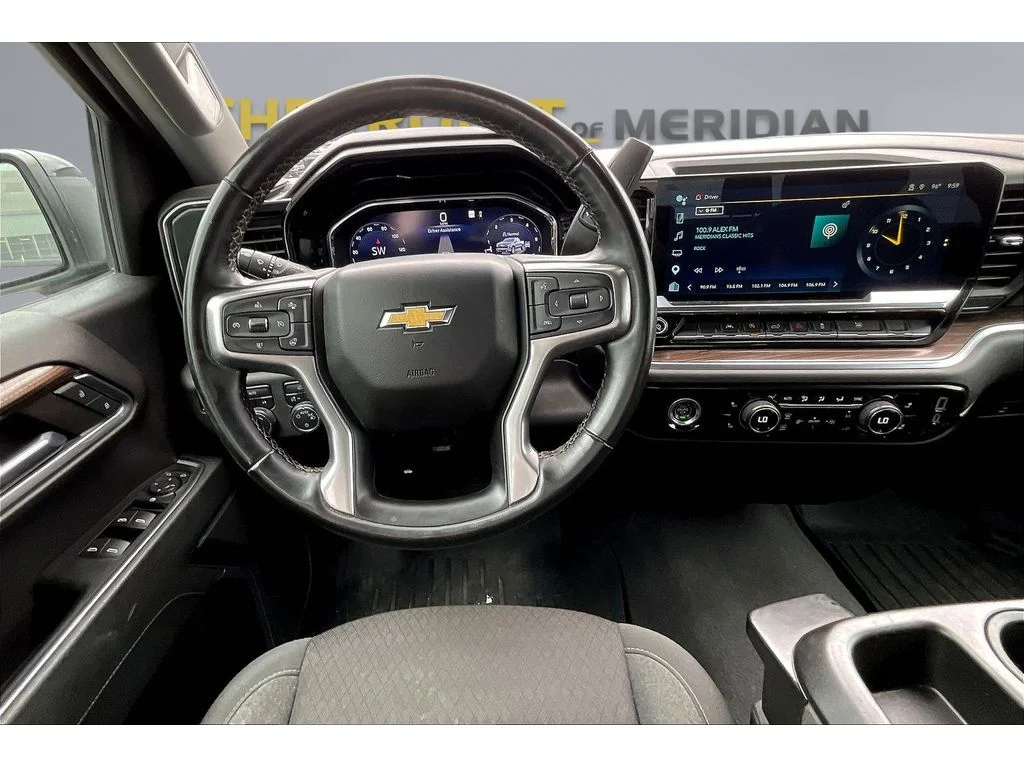 Used 2024 Summit White Chevrolet LT image 5