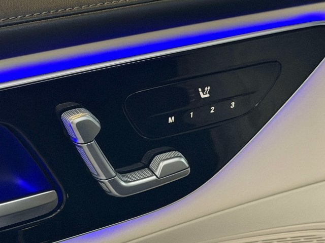 Used 2024 Blue Mercedes-Benz GLC 300 image 17