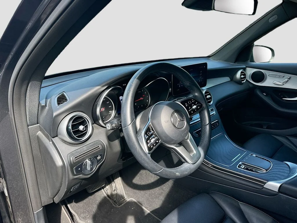 Certified Used 2022  Mercedes-Benz GLC 300 image 9