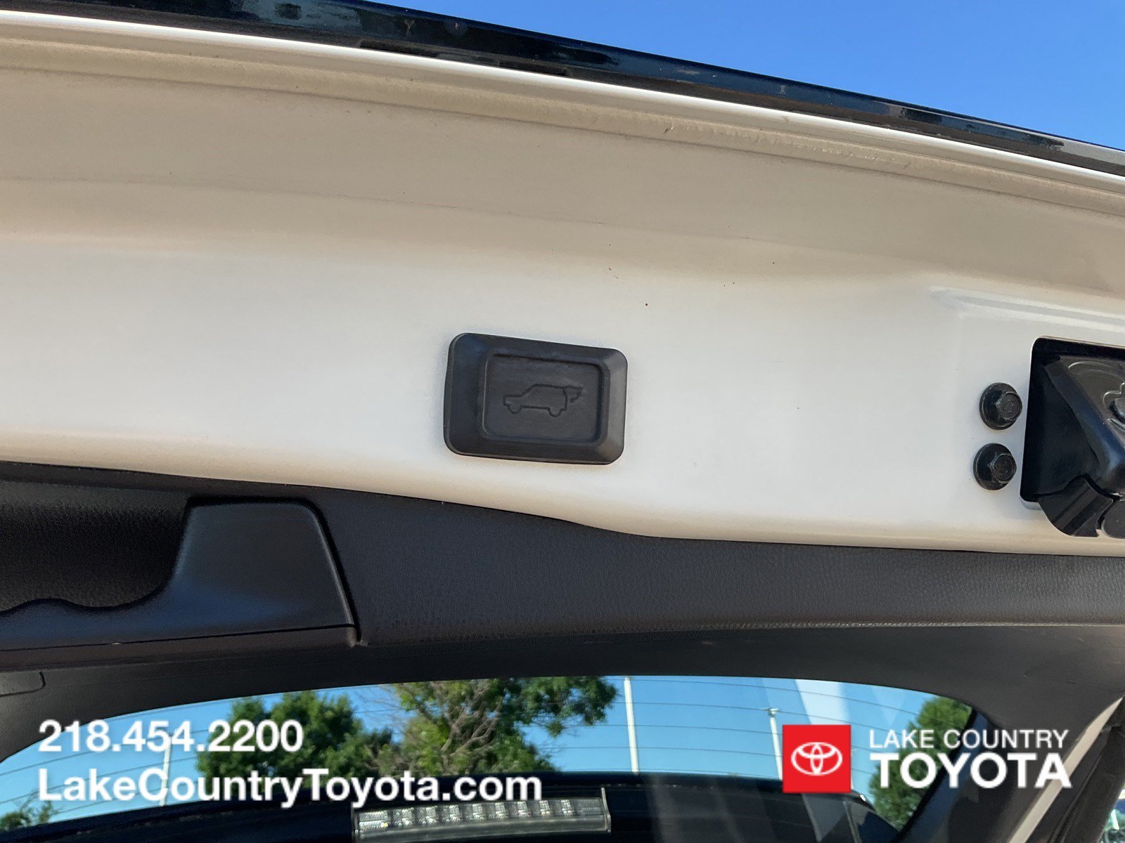 Used 2020 Blizzard Pearl Toyota XSE image 13
