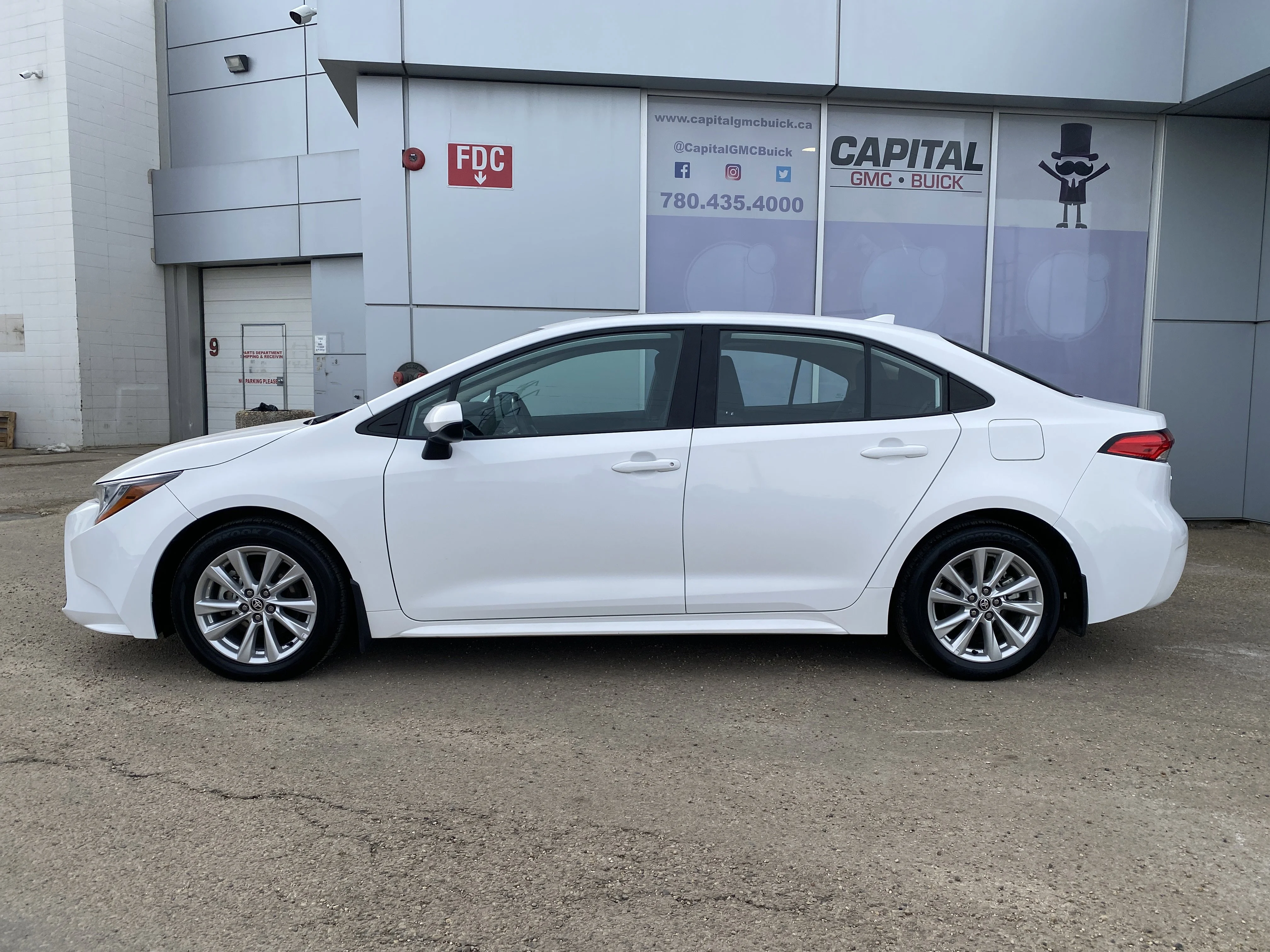 Certified Used 2024 White Toyota LE * SUNROOF * REMOTE STARTER * ALLOYS * image 2