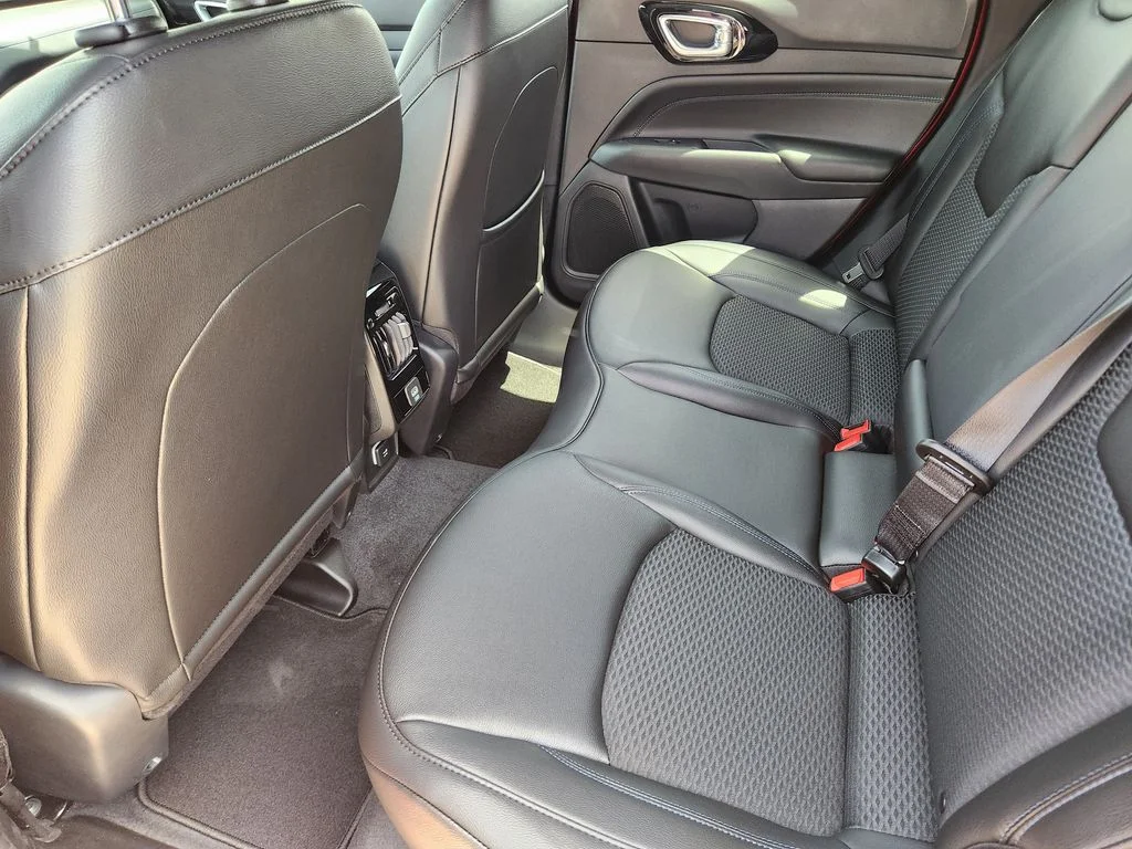 New 2026 Red Hot Pearlcoat Jeep Latitude image 21