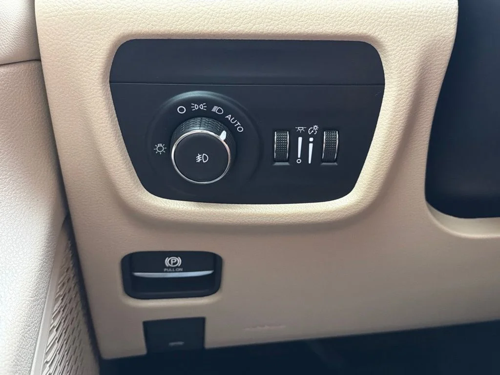 Used 2024 White Jeep Limited image 56