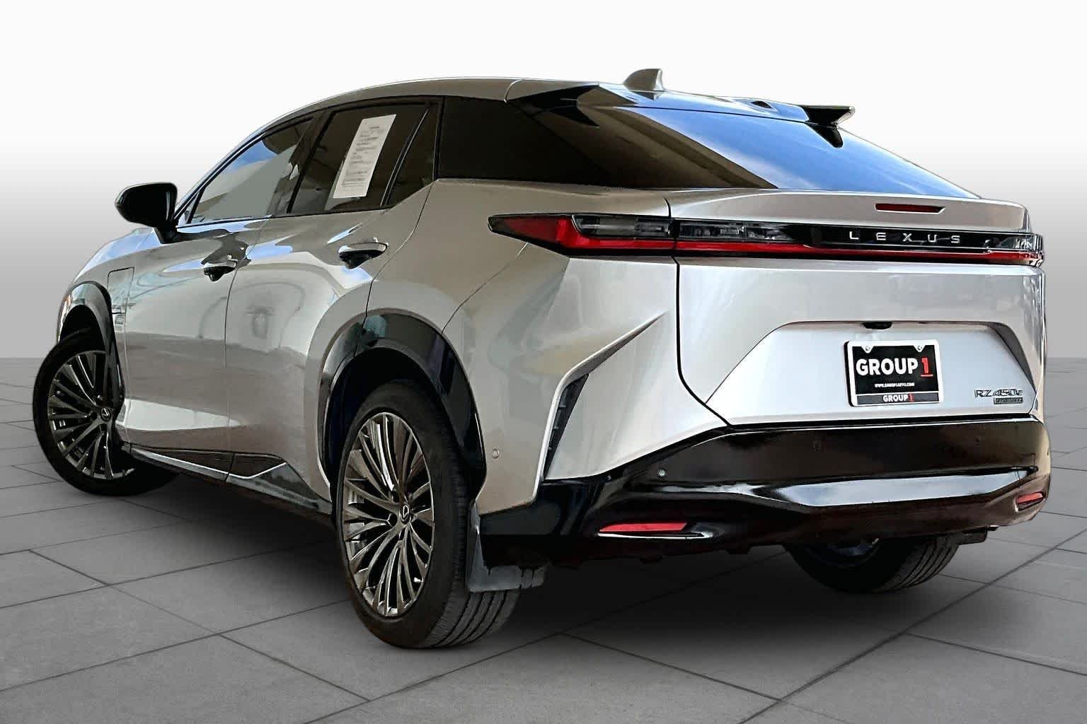 Used 2023 Iridium Lexus Luxury image 9