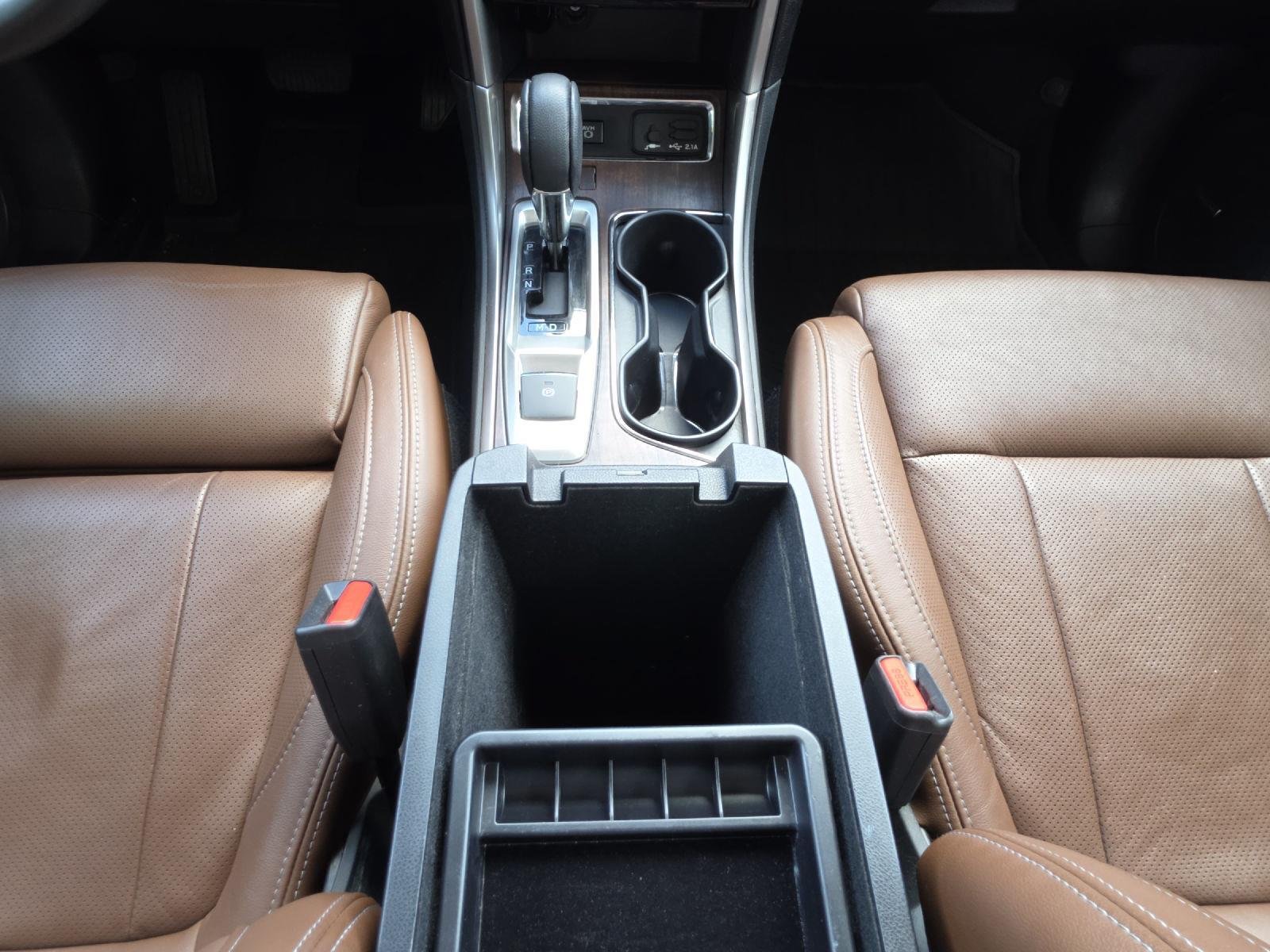 Used 2022 Crystal White Pearl Subaru Touring image 25