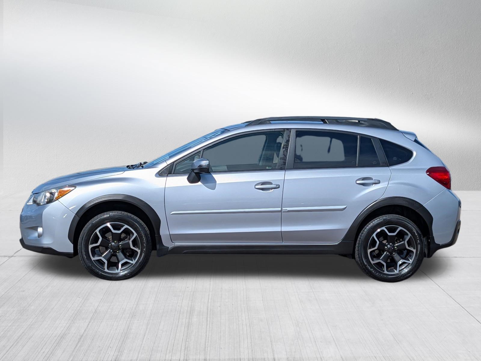 Used 2015 Ice Silver Metallic Subaru Limited image 2