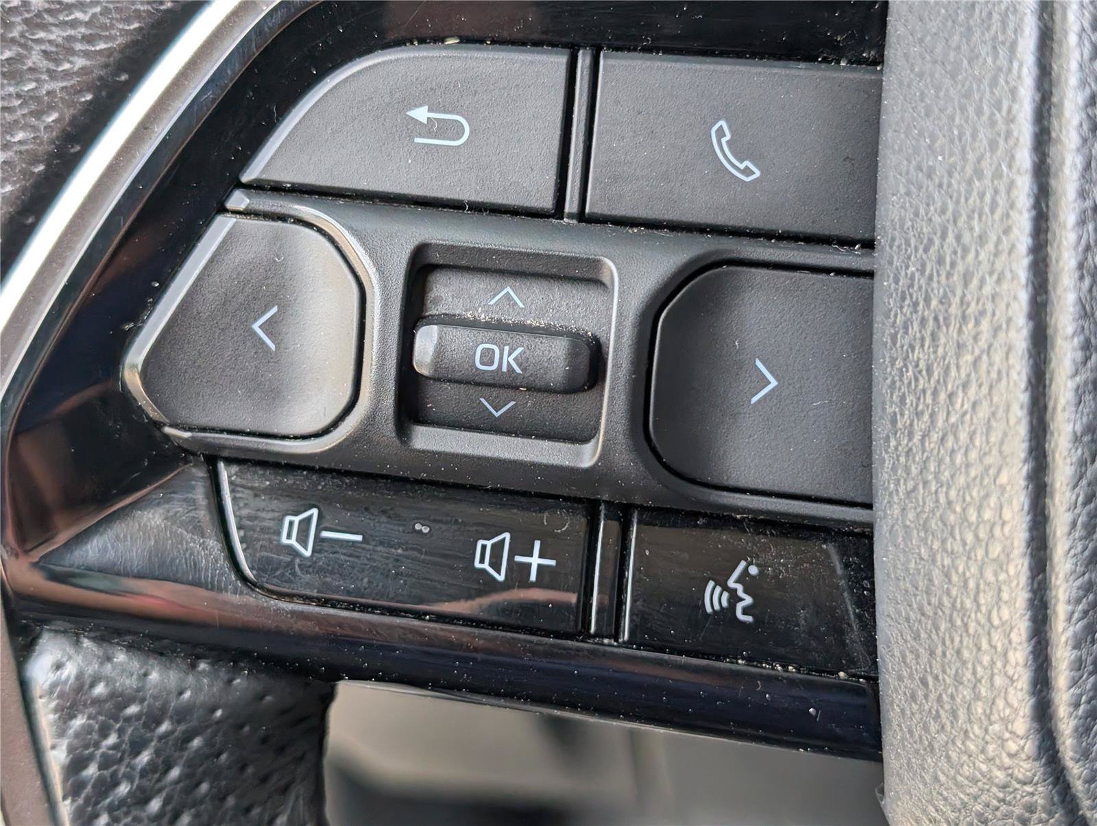Used 2022 Gray Toyota SR5 image 18