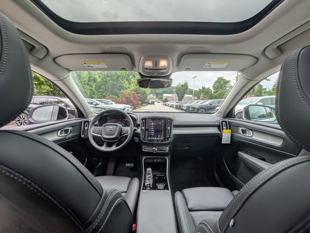 2026 Volvo XC40 Plus - Photo 9