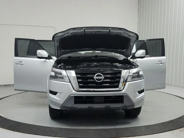 Used 2022 Silver Nissan SL image 10