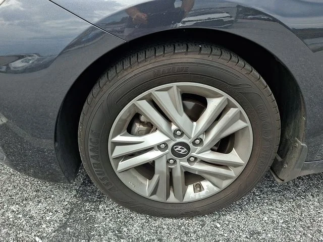 Used 2020 Gray Hyundai Value Edition image 11