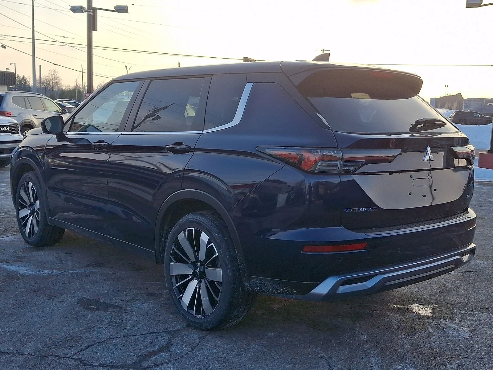 New 2026 Blue Mitsubishi SE image 5