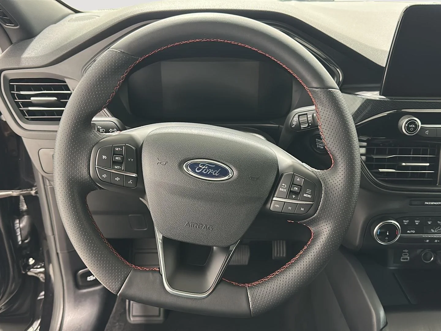 Used 2025 Agate Black Metallic Ford ST-Line image 9