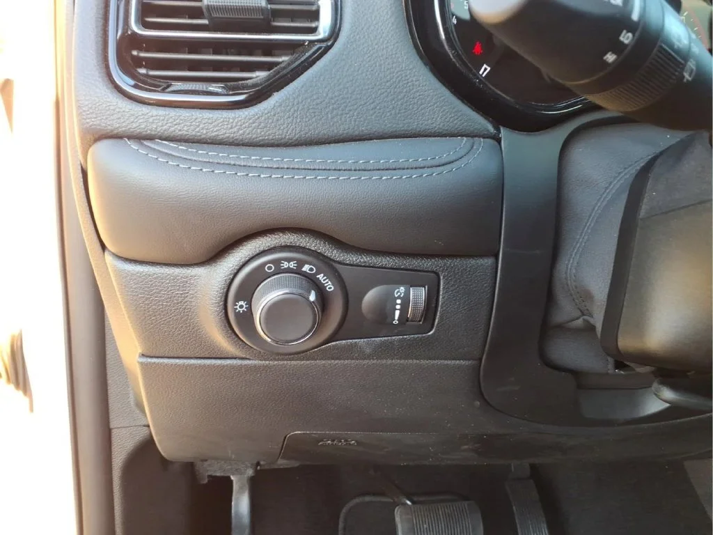Used 2024 White Dodge SXT Plus image 23