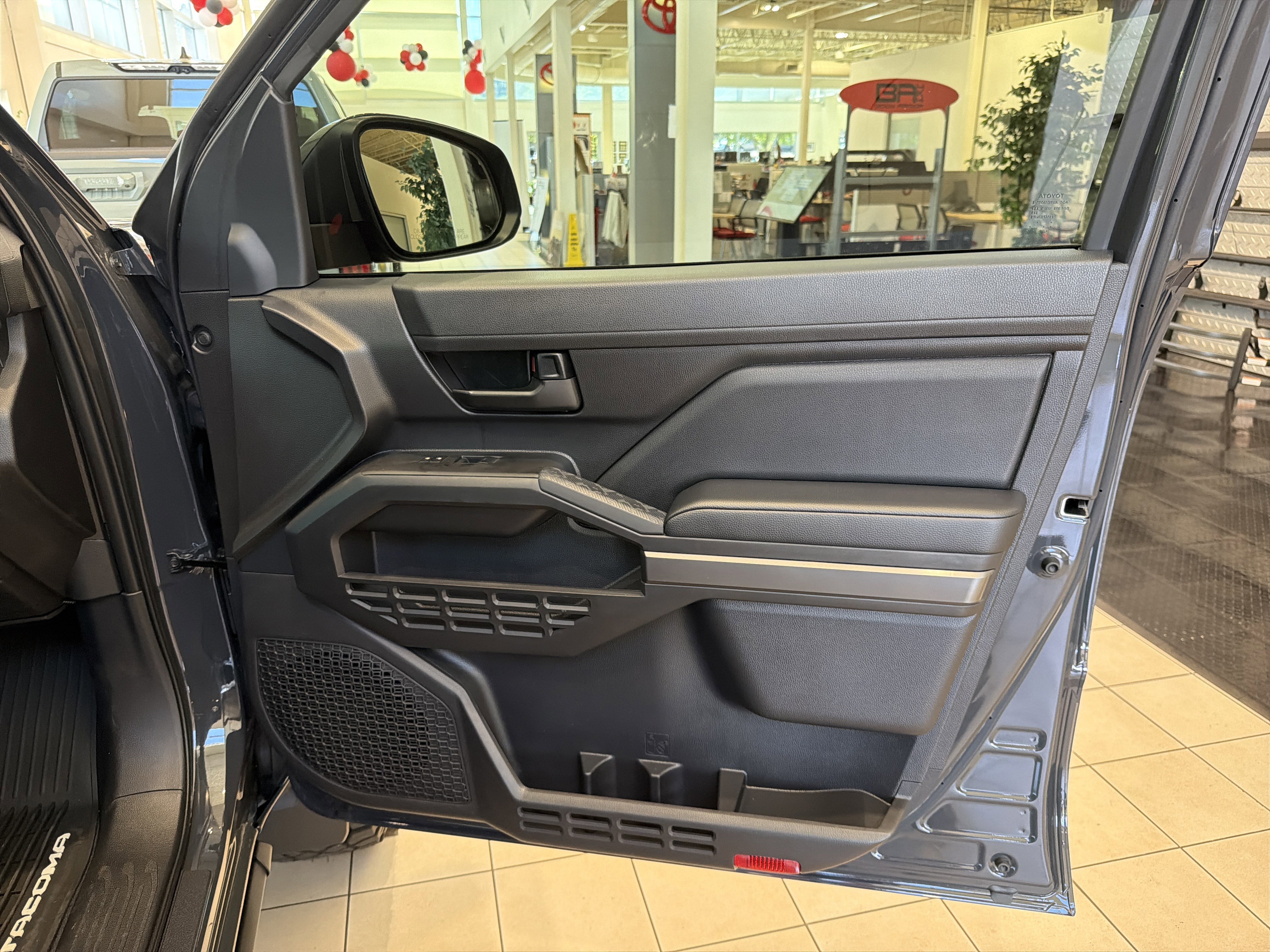 2026 Toyota Tacoma SR5 - Photo 12