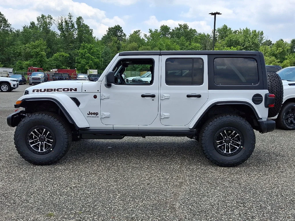 New 2026 Bright White Clear-Coat Exterior Paint Jeep Rubicon image 5