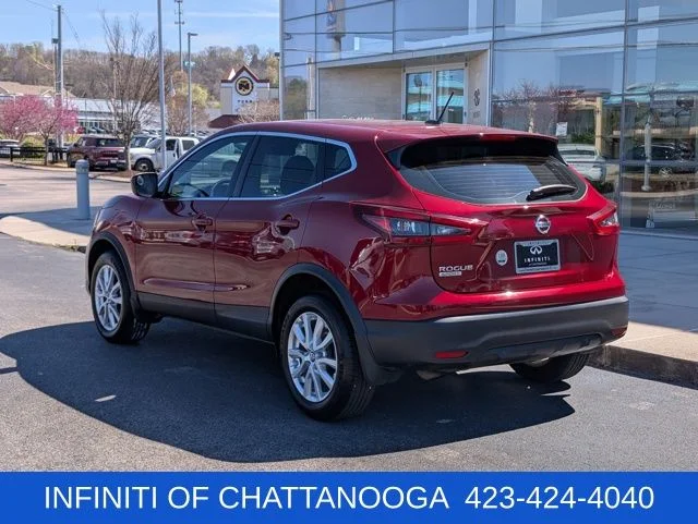 Used 2021 Red Nissan S image 3