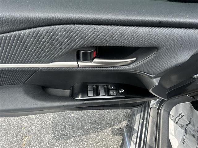 2025 Toyota Camry SE - Photo 14