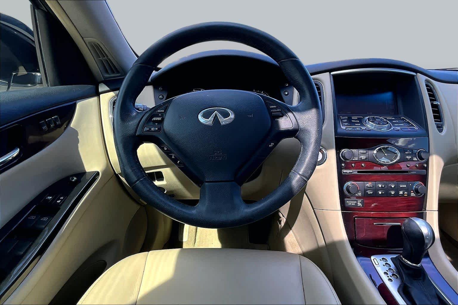Pre-Owned 2017 INFINITI QX50
