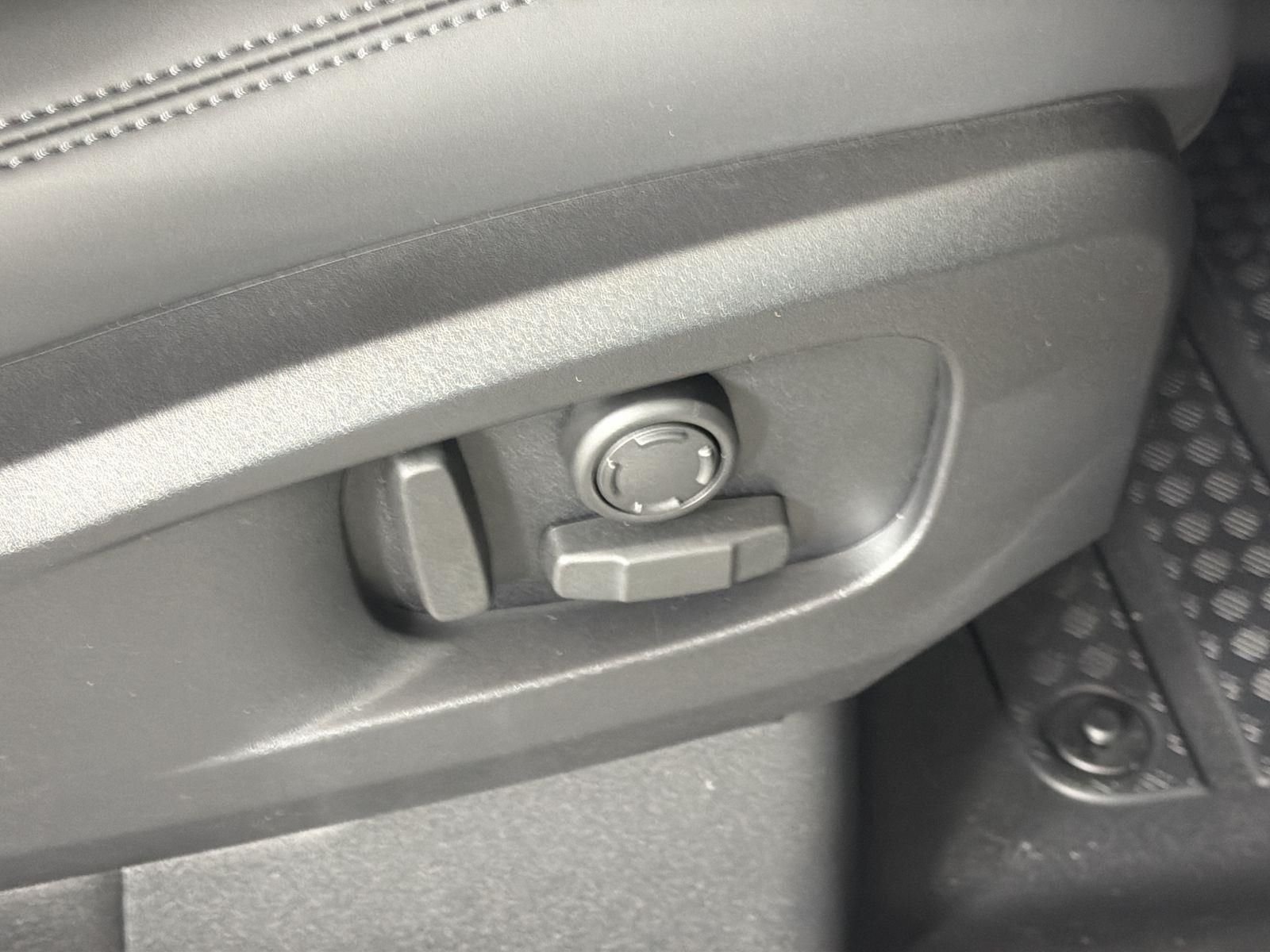 2026 Land Rover Defender X-Dynamic SE - Photo 33