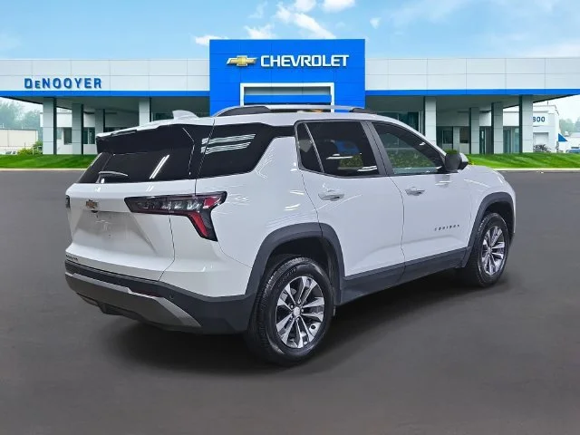 Used 2025 Summit White Chevrolet LT image 9