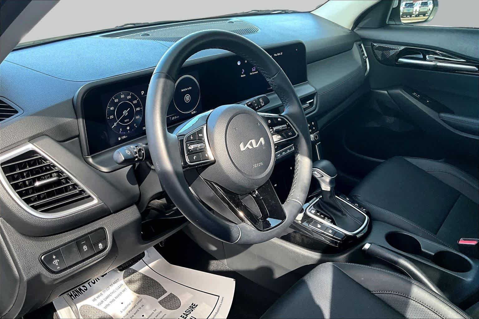 Used 2026 Snow White Pearl Kia EX image 18
