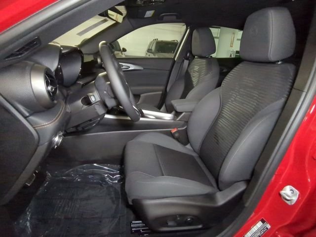 New 2025 Alfa Rosso (Red) Exterior Paint Alfa Romeo Base image 13
