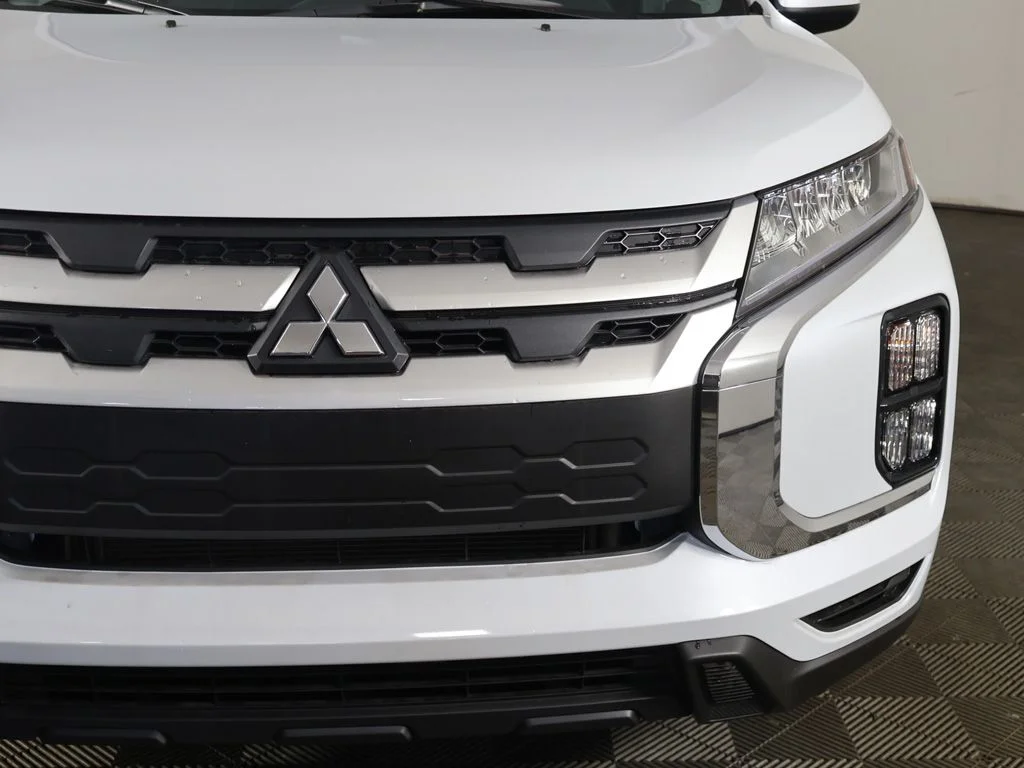 New 2027 White Mitsubishi 2.0 ES AWC image 11