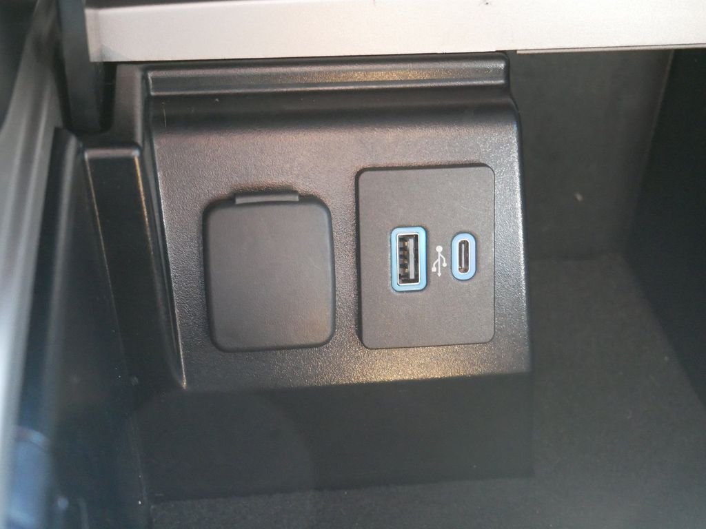 Used 2023 Black Ford XLT image 25