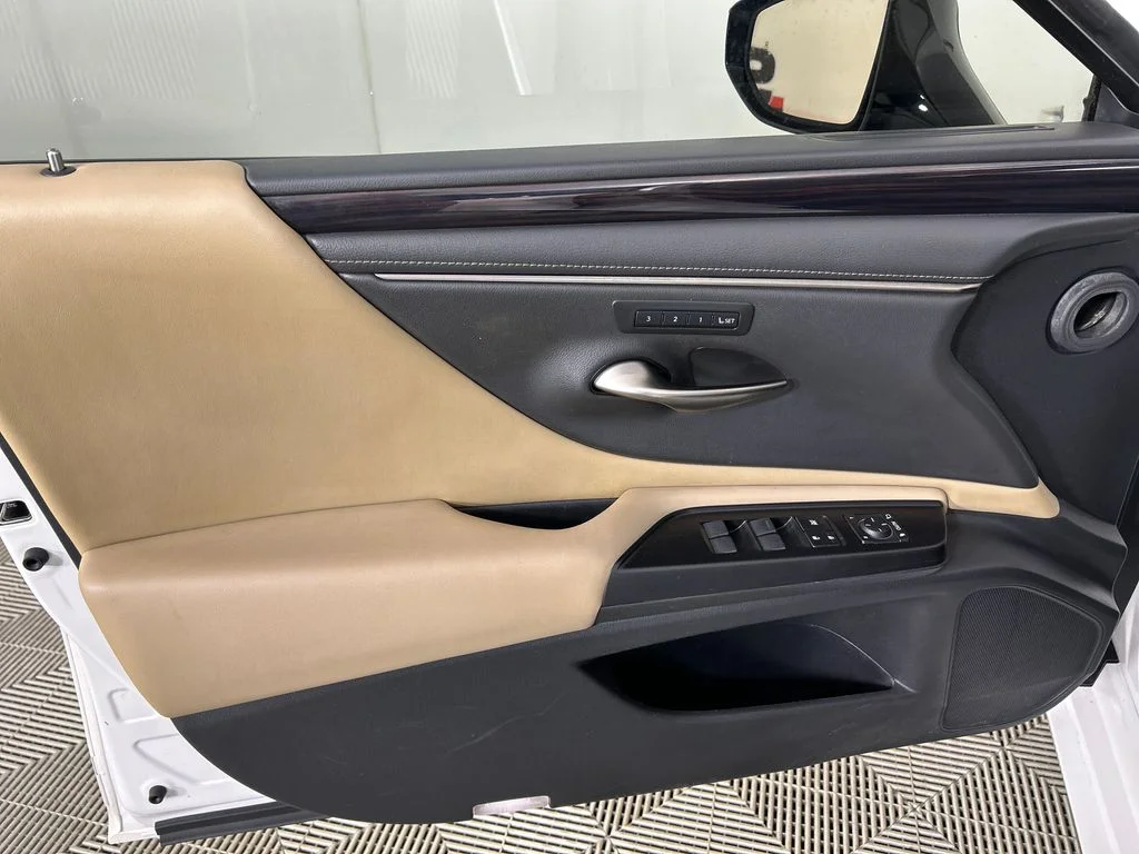 Used 2020 White Lexus 350 image 11